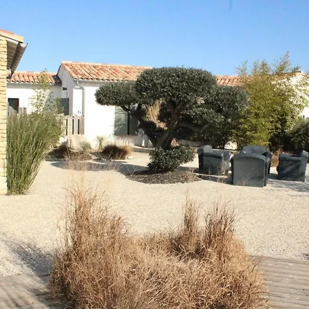 Fleur De Ré Hotel 3*